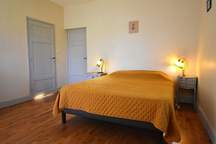 Image No.11-10 Bed House for sale