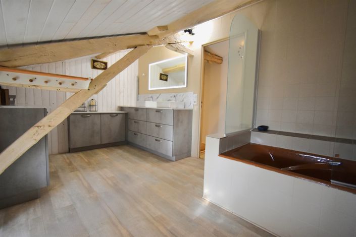 Image No.16-10 Bed House for sale