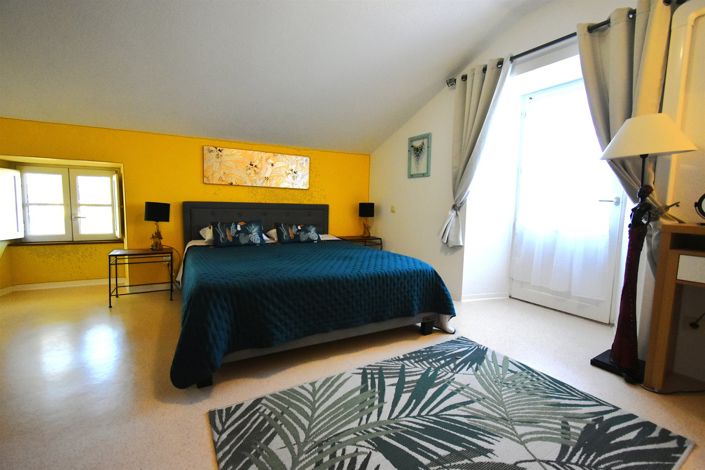 Image No.25-10 Bed House for sale