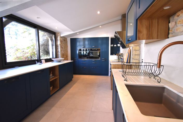 Image No.5-10 Bed House for sale