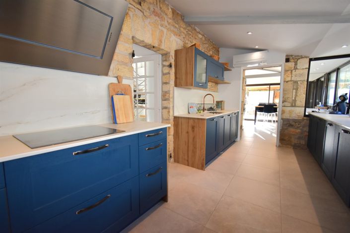 Image No.6-10 Bed House for sale