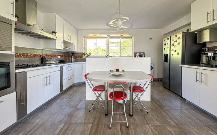 Image No.12-4 Bed House for sale