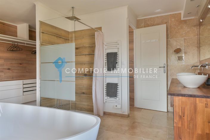 Image No.11-3 Bed House for sale