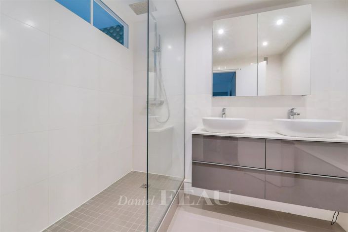 Image No.10-4 Bed Apartment for sale