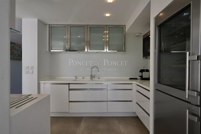 Image No.10-3 Bed Apartment for sale