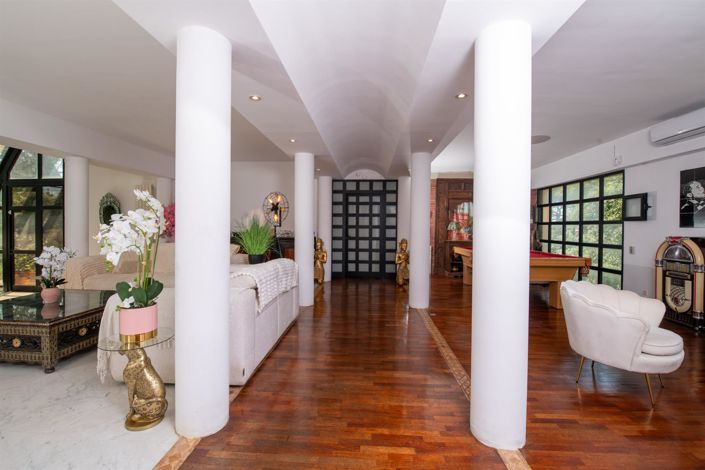 Image No.5-5 Bed House for sale