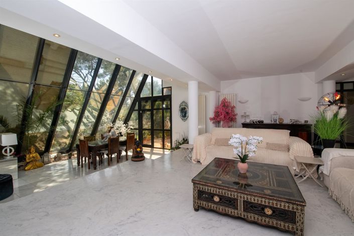 Image No.6-5 Bed House for sale