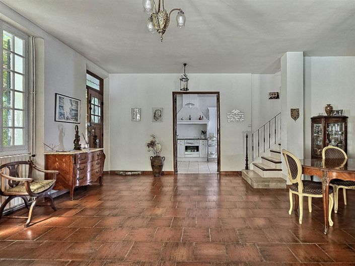 Image No.5-6 Bed House for sale