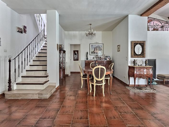 Image No.6-6 Bed House for sale