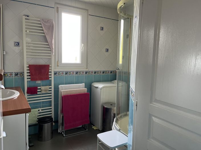 Image No.8-3 Bed House for sale