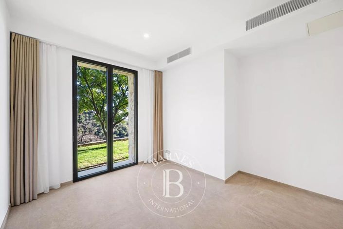 Image No.17-4 Bed House for sale