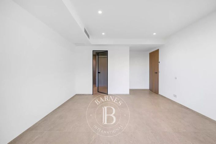 Image No.20-4 Bed House for sale