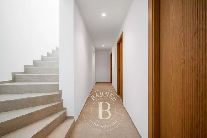 Image No.22-4 Bed House for sale