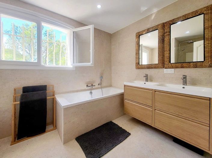 Image No.14-5 Bed House for sale