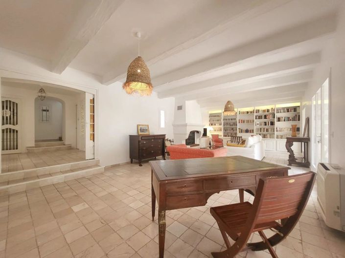 Image No.6-5 Bed House for sale