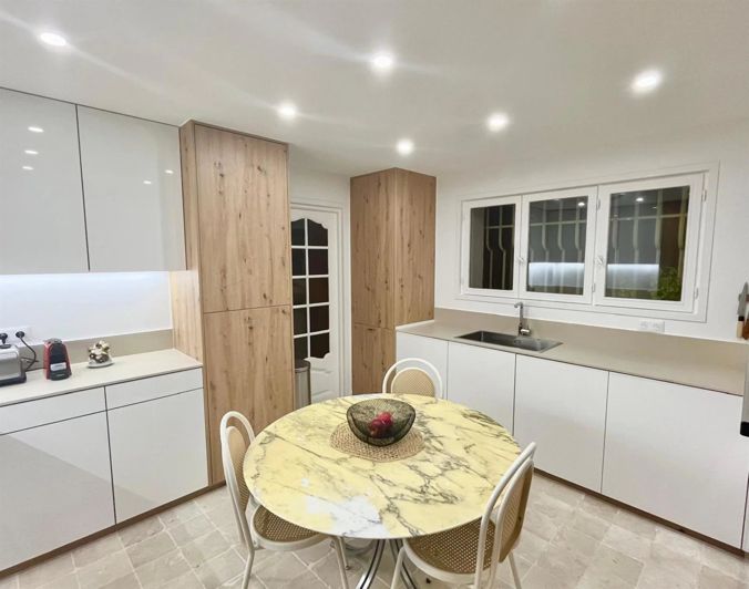 Image No.9-5 Bed House for sale