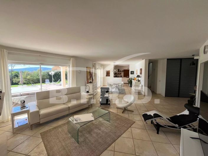 Image No.10-5 Bed House for sale