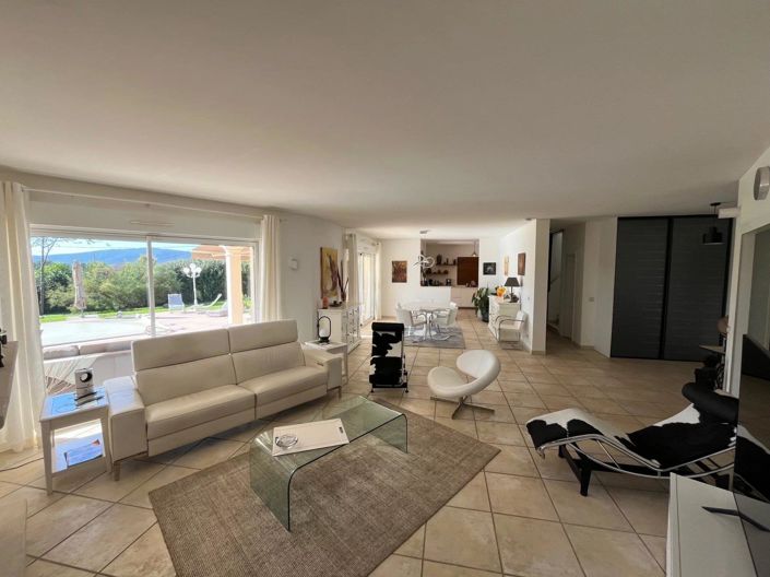 Image No.10-5 Bed House for sale