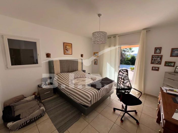 Image No.11-5 Bed House for sale