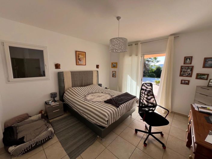 Image No.11-5 Bed House for sale