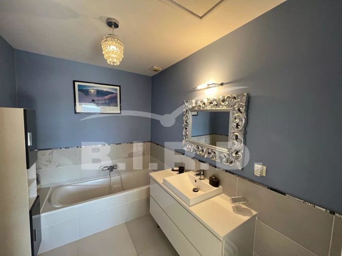 Image No.12-5 Bed House for sale