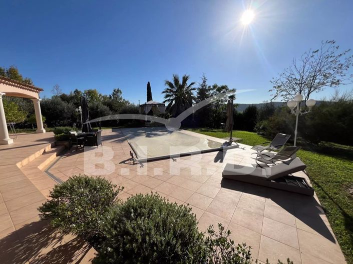 Image No.6-5 Bed House for sale