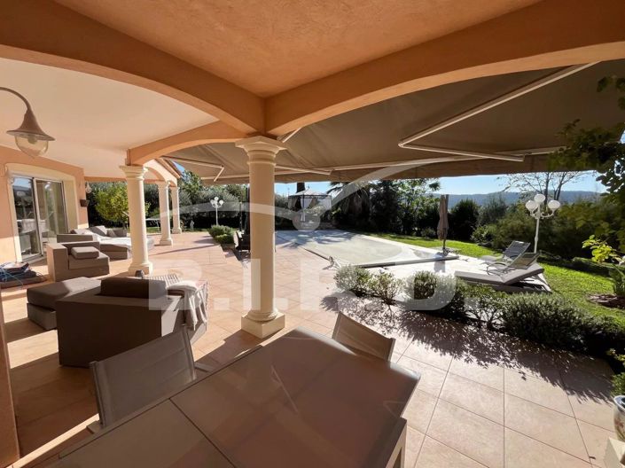 Image No.8-5 Bed House for sale