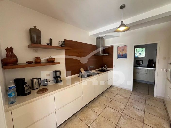 Image No.9-5 Bed House for sale