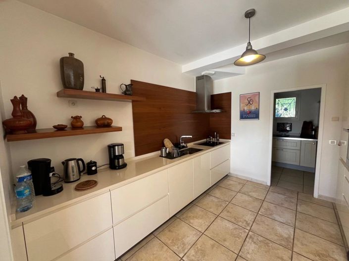 Image No.9-5 Bed House for sale