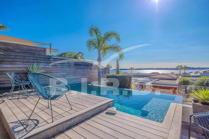 Image No.1-4 Bed House for sale