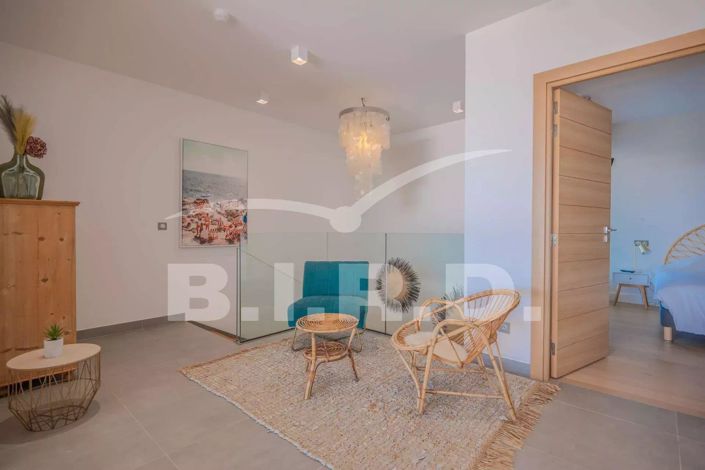 Image No.12-4 Bed House for sale