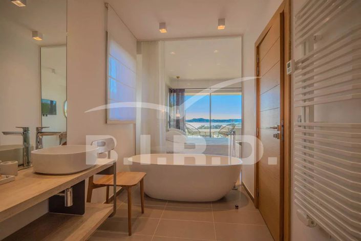 Image No.15-4 Bed House for sale