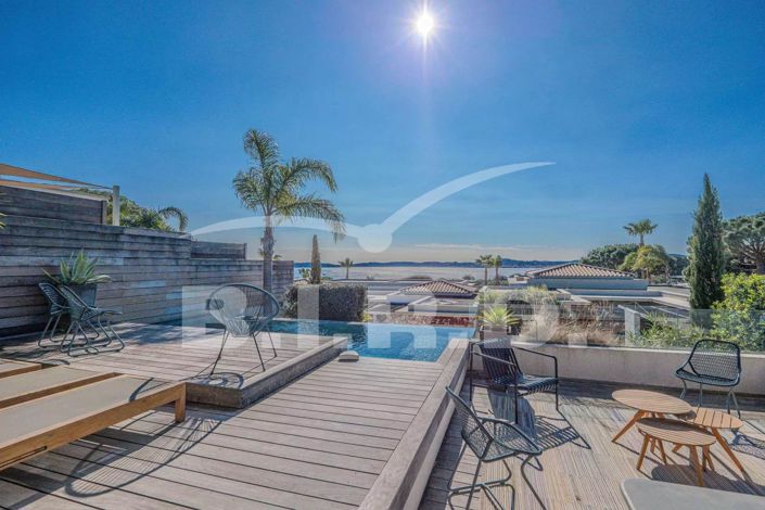 Image No.20-4 Bed House for sale