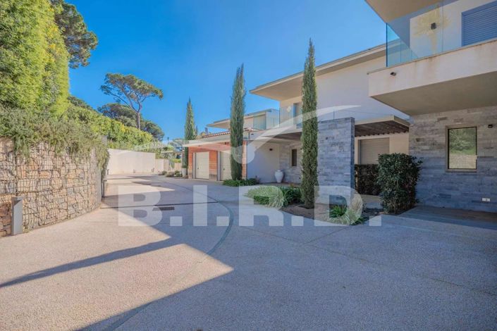 Image No.21-4 Bed House for sale