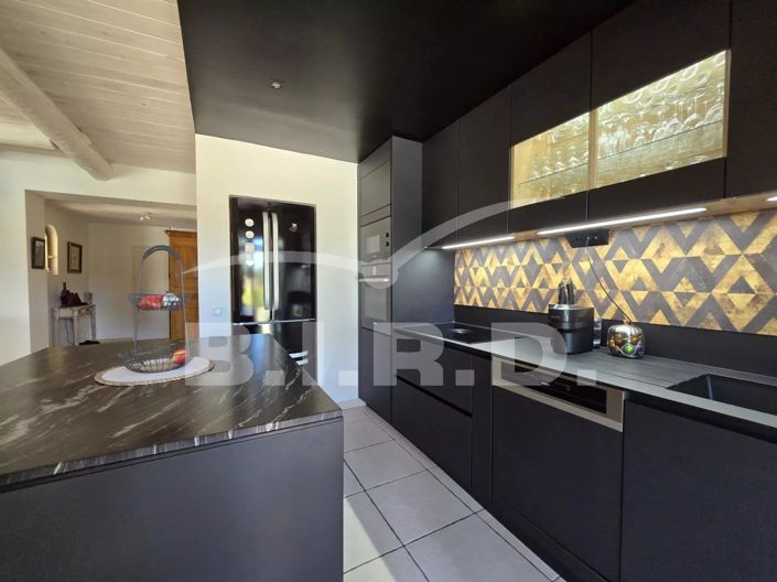 Image No.6-3 Bed House for sale