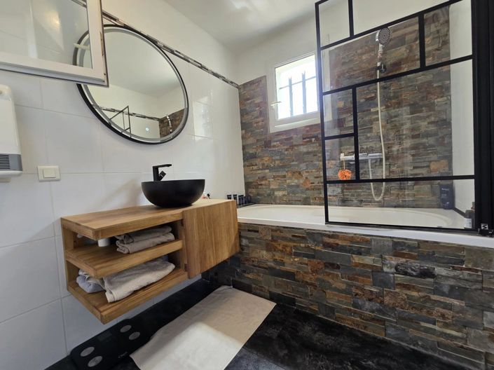 Image No.8-3 Bed House for sale