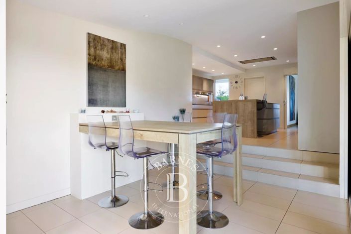 Image No.9-4 Bed House for sale