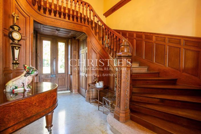 Image No.6-8 Bed House for sale