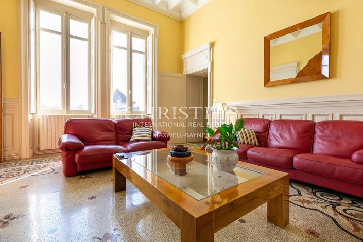 Image No.8-8 Bed House for sale