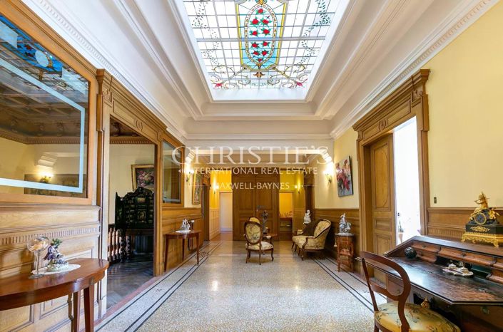 Image No.9-8 Bed House for sale