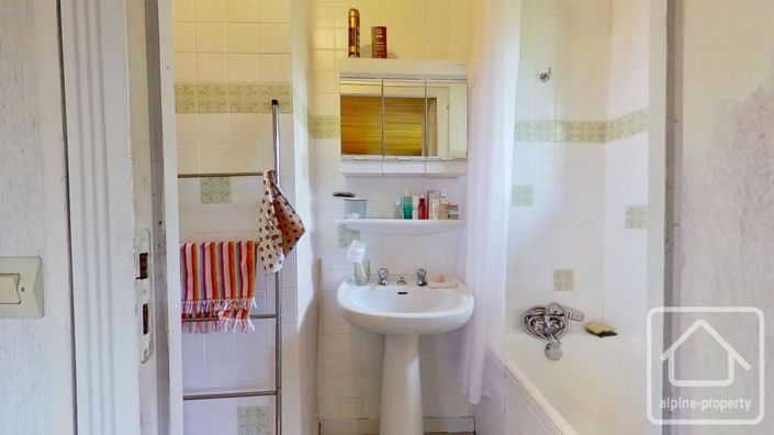 Image No.20-4 Bed Property for sale