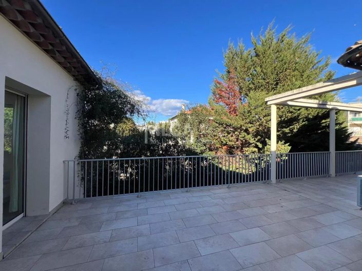 Image No.10-8 Bed House for sale