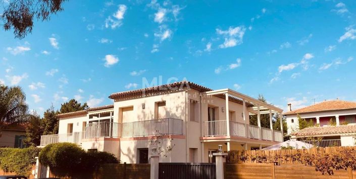 Image No.2-8 Bed House for sale