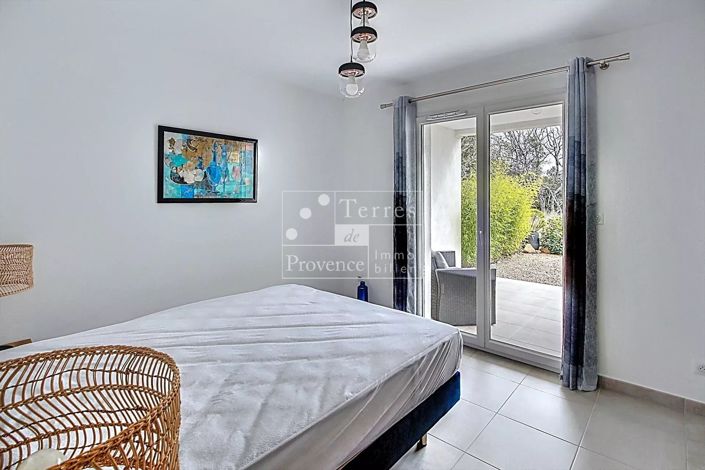 Image No.10-3 Bed House for sale