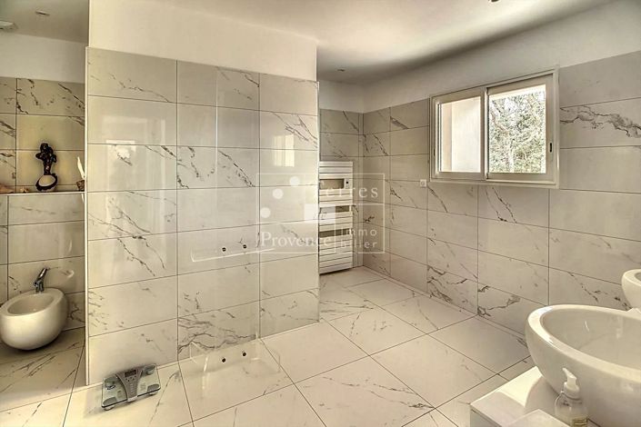 Image No.11-3 Bed House for sale