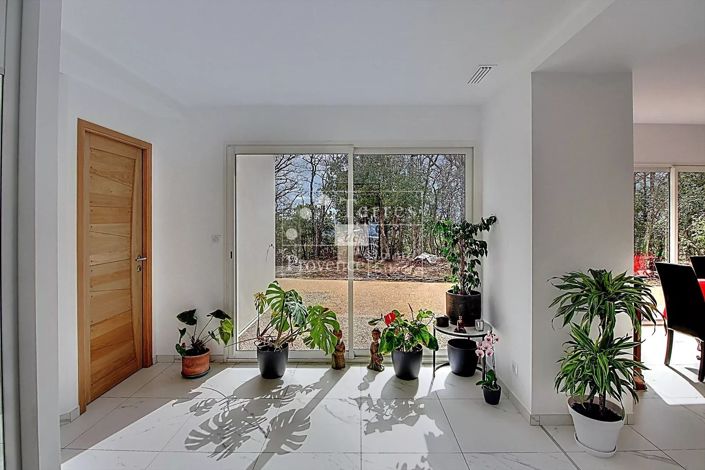 Image No.8-3 Bed House for sale