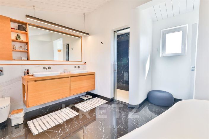 Image No.15-6 Bed House for sale