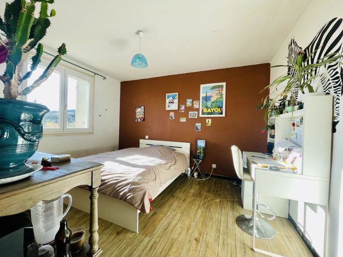 Image No.11-3 Bed House for sale