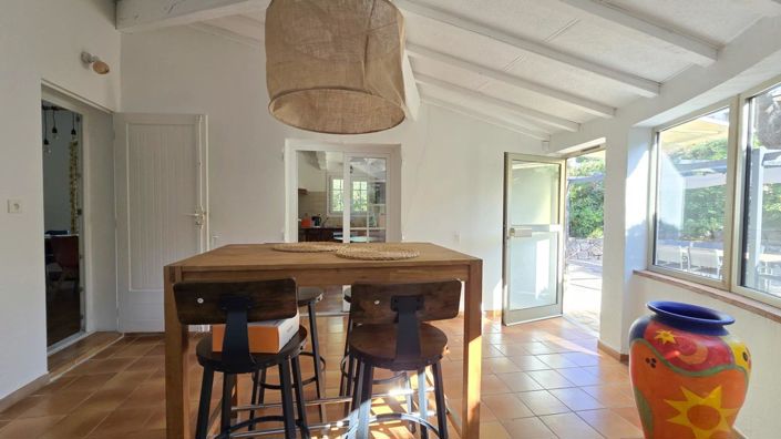 Image No.8-5 Bed House for sale