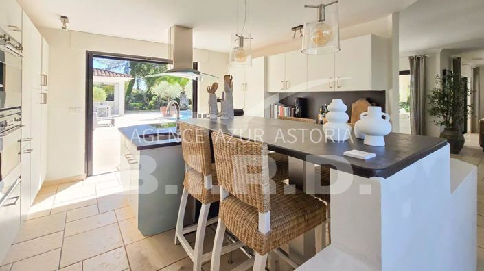 Image No.11-6 Bed House for sale